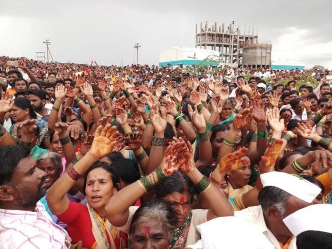 Women uses slang after nagpanchami Festival | नागपंचमीनंतर येथील महिला एकमेकांना वाहतात शिव्यांची लाखोली Women uses slang after nagpanchami Festival | नागपंचमीनंतर येथील महिला एकमेकांना वाहतात शिव्यांची लाखोली